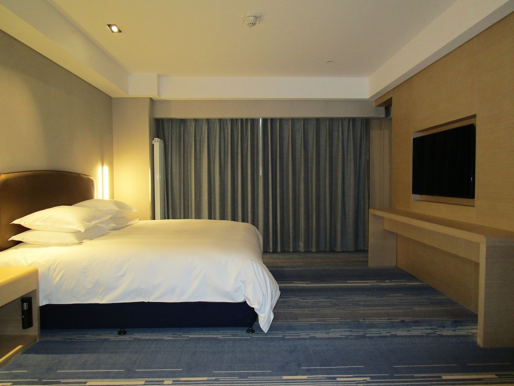 HOLIDAY INN EXPRESS CHIFENG HONGSHAN 24/50