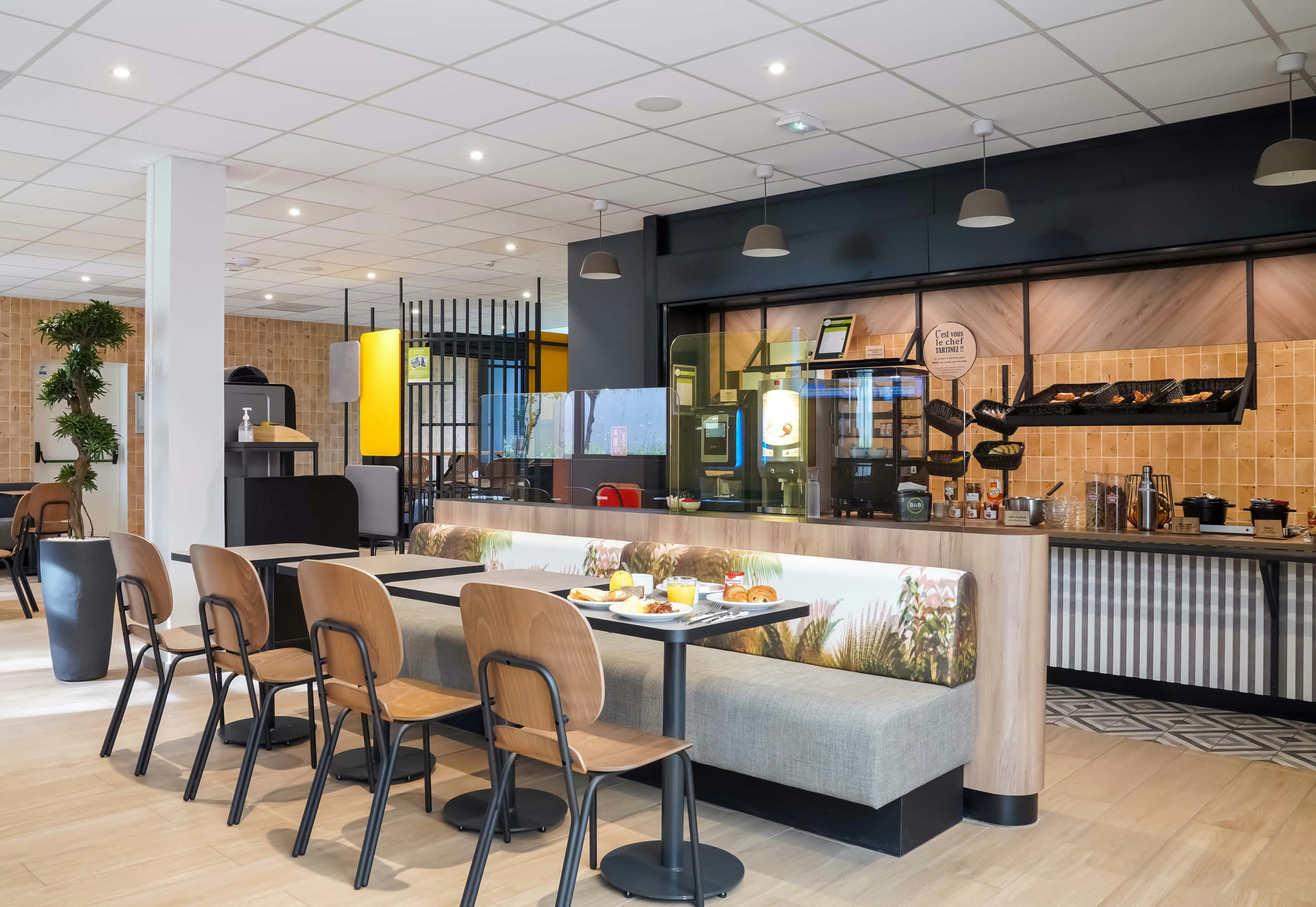 B&B HOTEL Paris Porte d Orleans 40/49