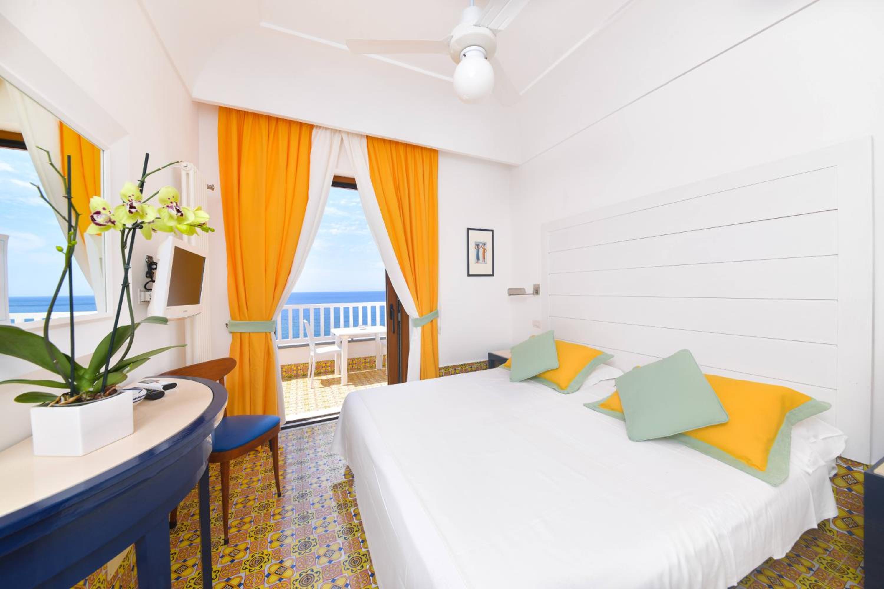 Standard, Triple, Sea View