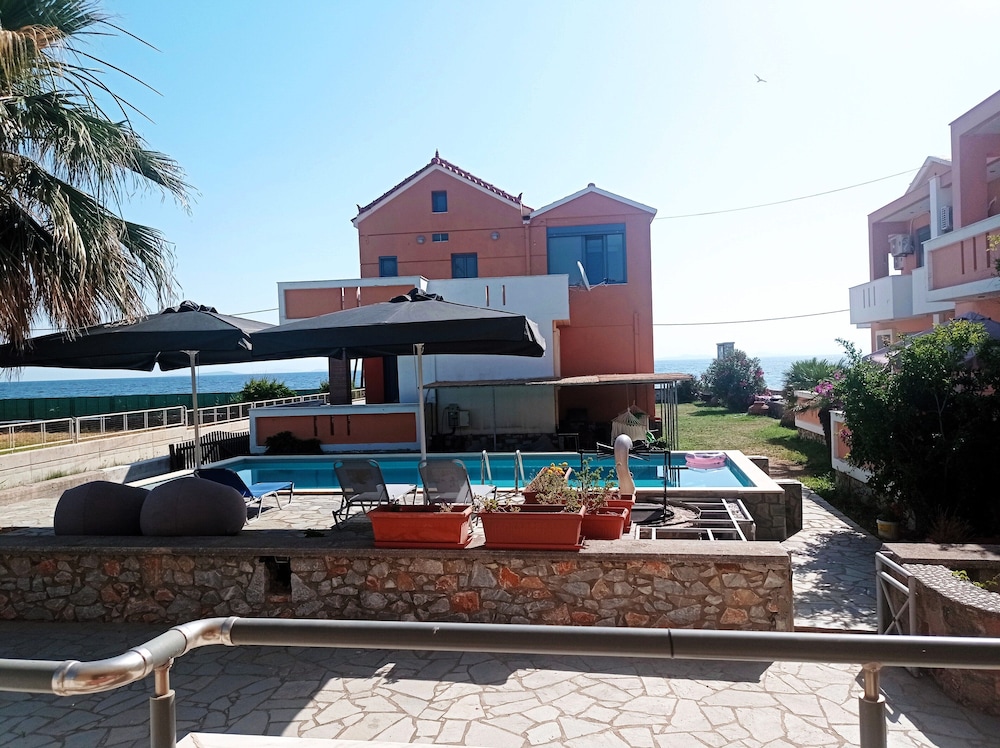 Nitelli's Houses 36/40