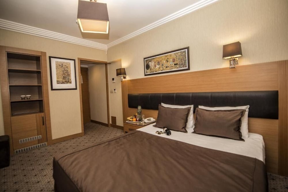 Mirilayon Hotel 20/50