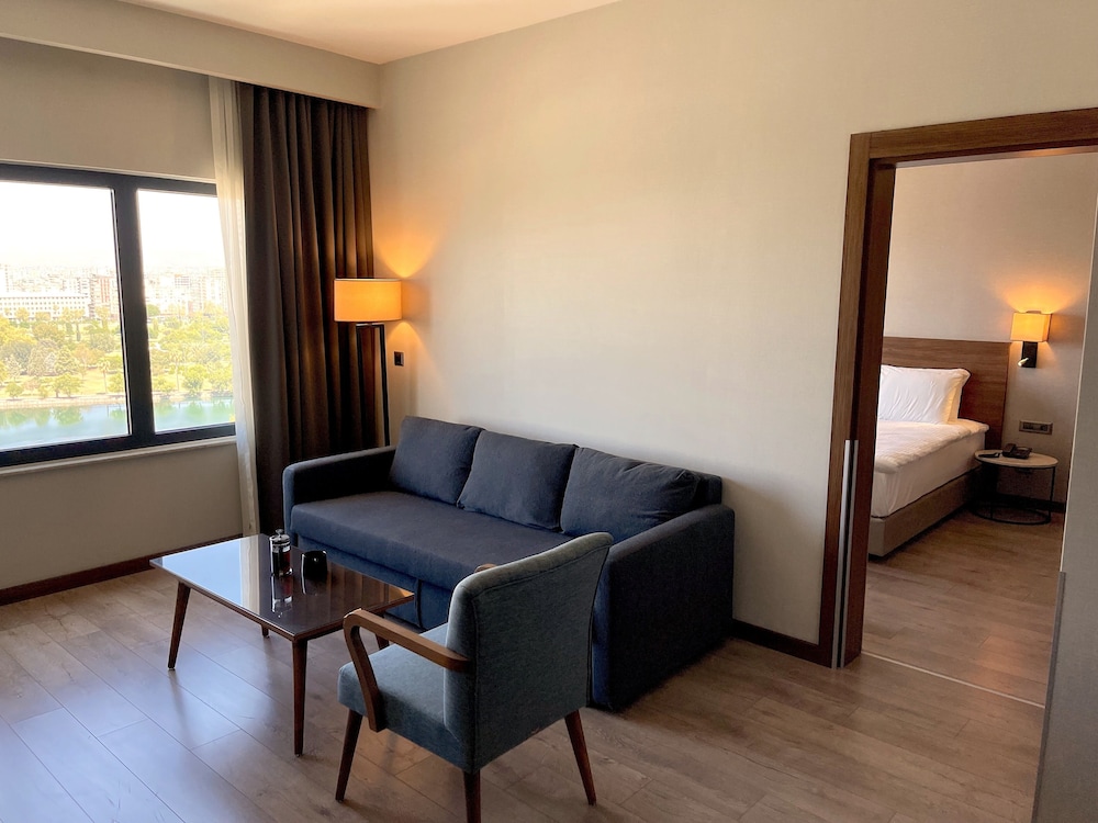 Turkmen Riverside Hotel 21/37
