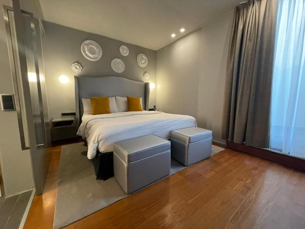 987 Prague Hotel 14/56