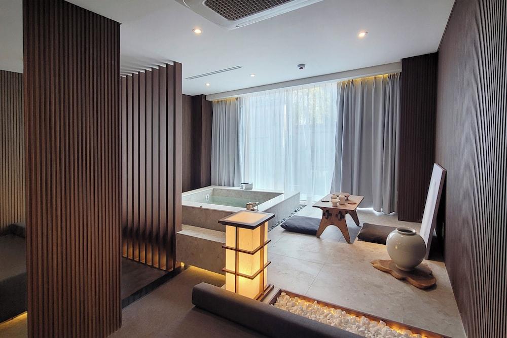 UH Suite The Myeongdong 29/52
