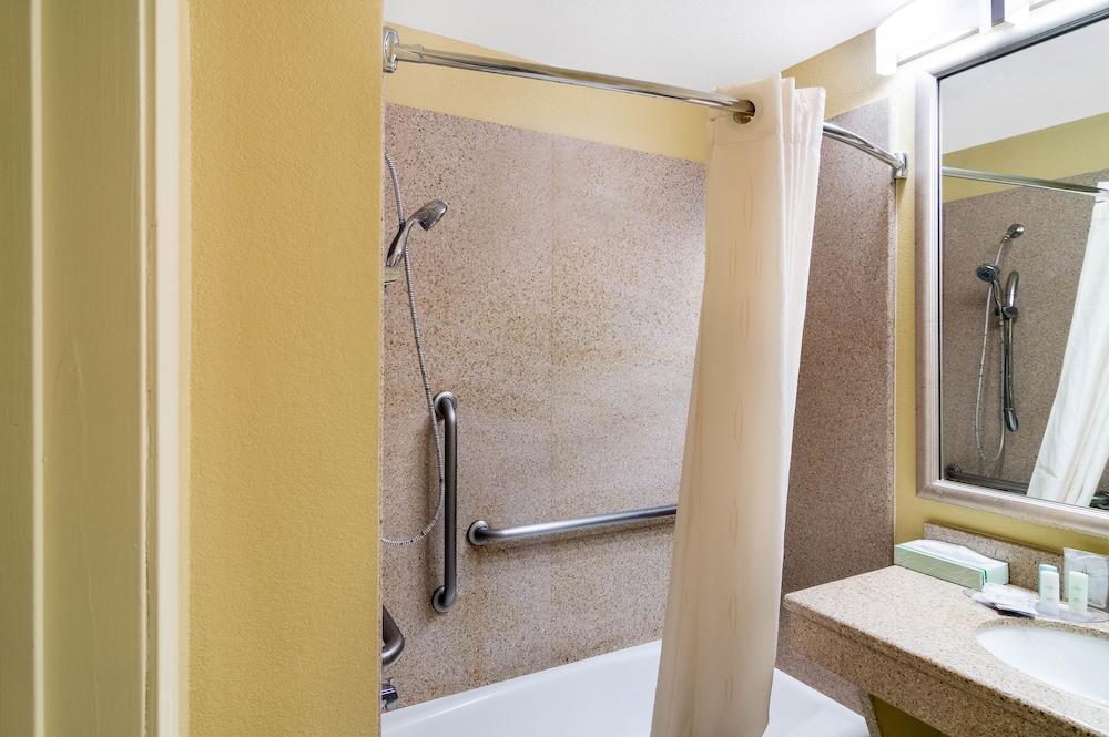 Quality Suites Midland North Loop 250 62/63