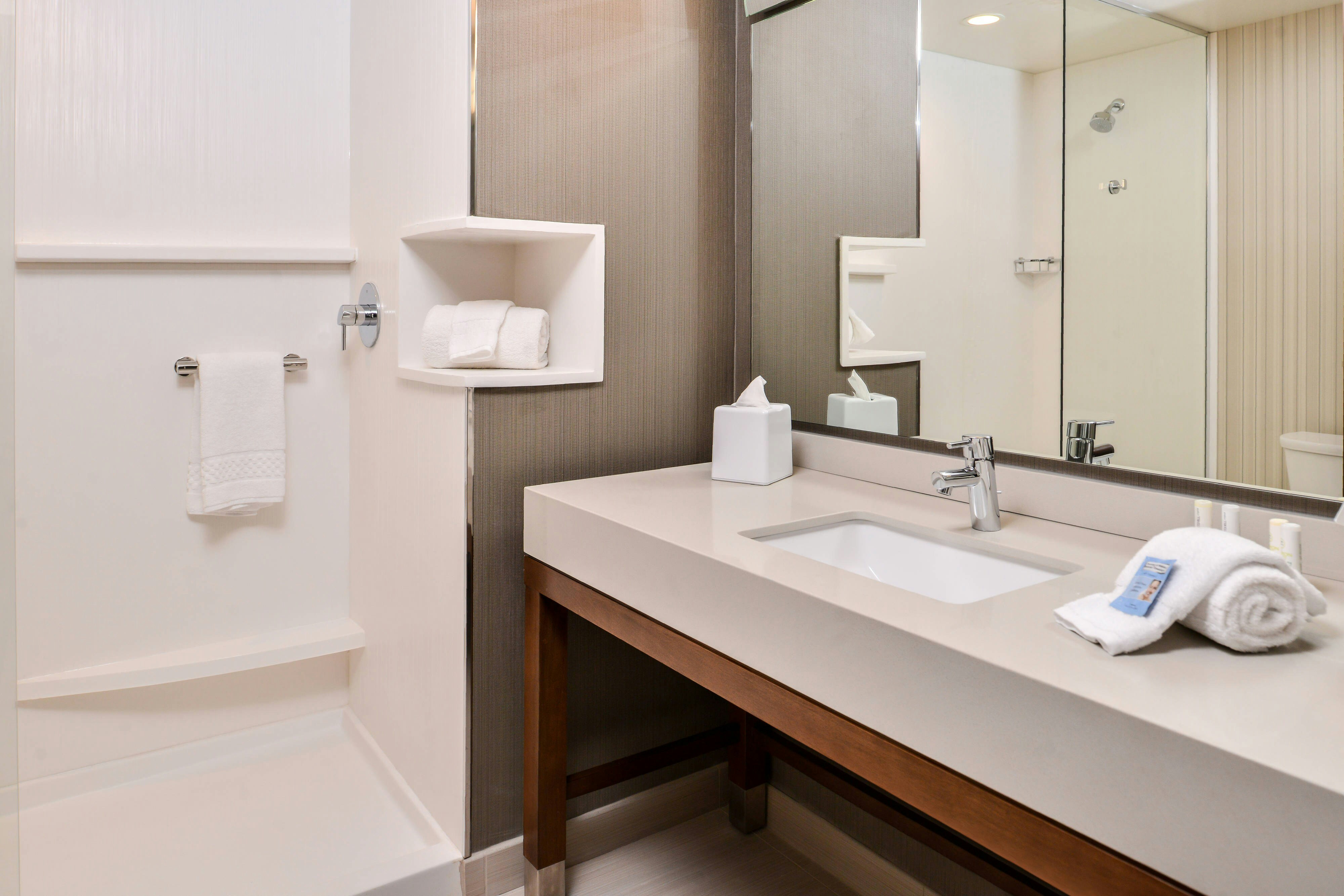 room, 2 queen beds, Courtyard Charlotte Northlake 2/2