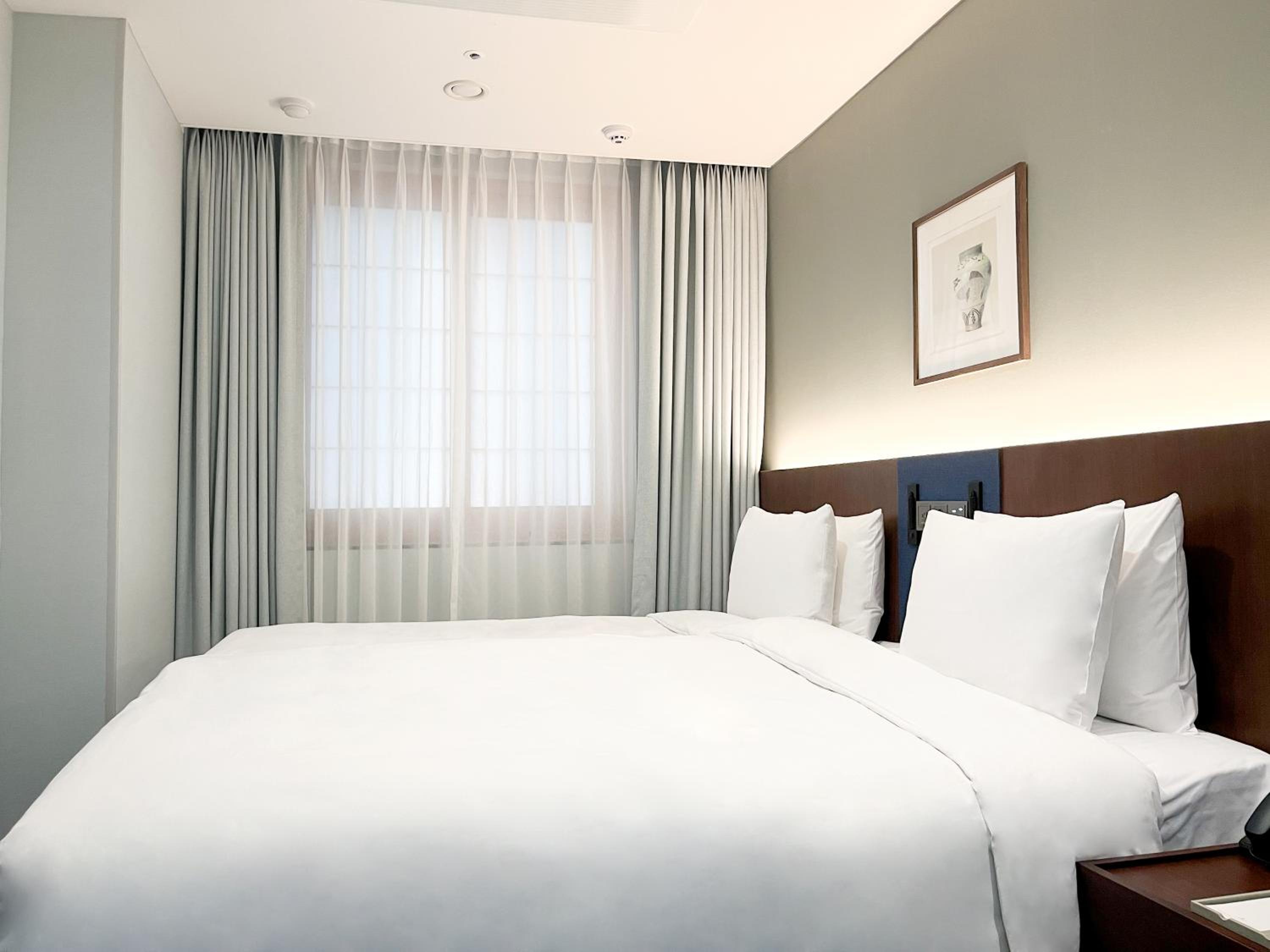 DELUXE, TWIN BEDS
