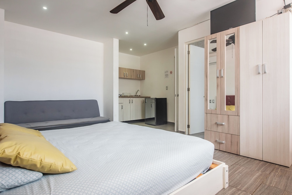 Iris Studios & Apartments 7/30