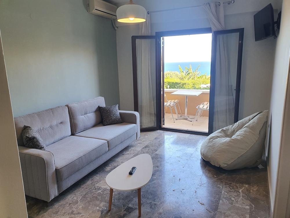 Karavados Beach 18/67