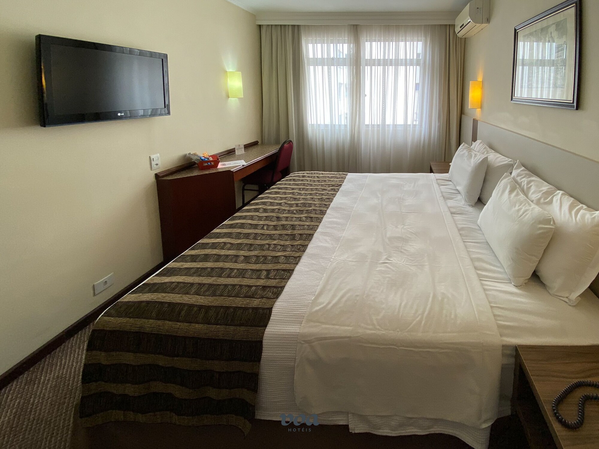 DELUXE, TWIN BEDS