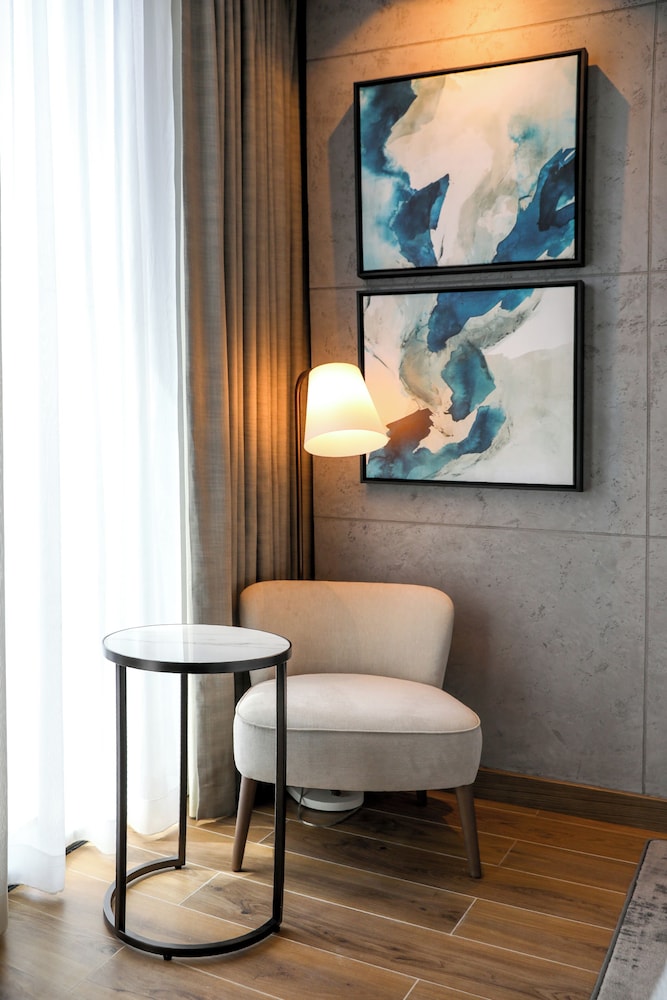 Mercure Dubai Gold District 40/53