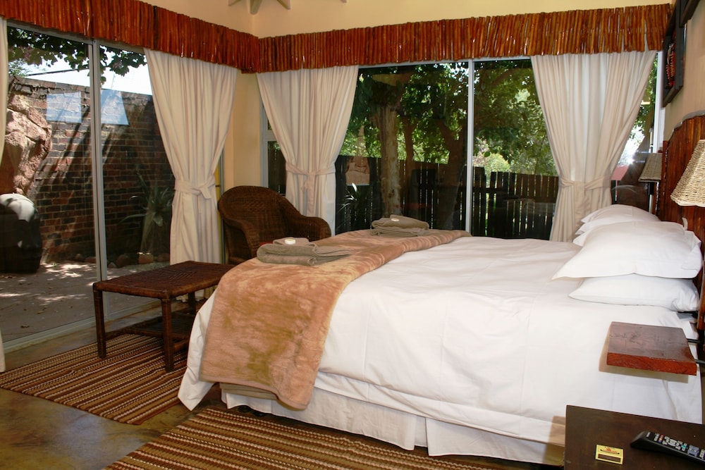 Flintstones Guest House Fourways 17/50