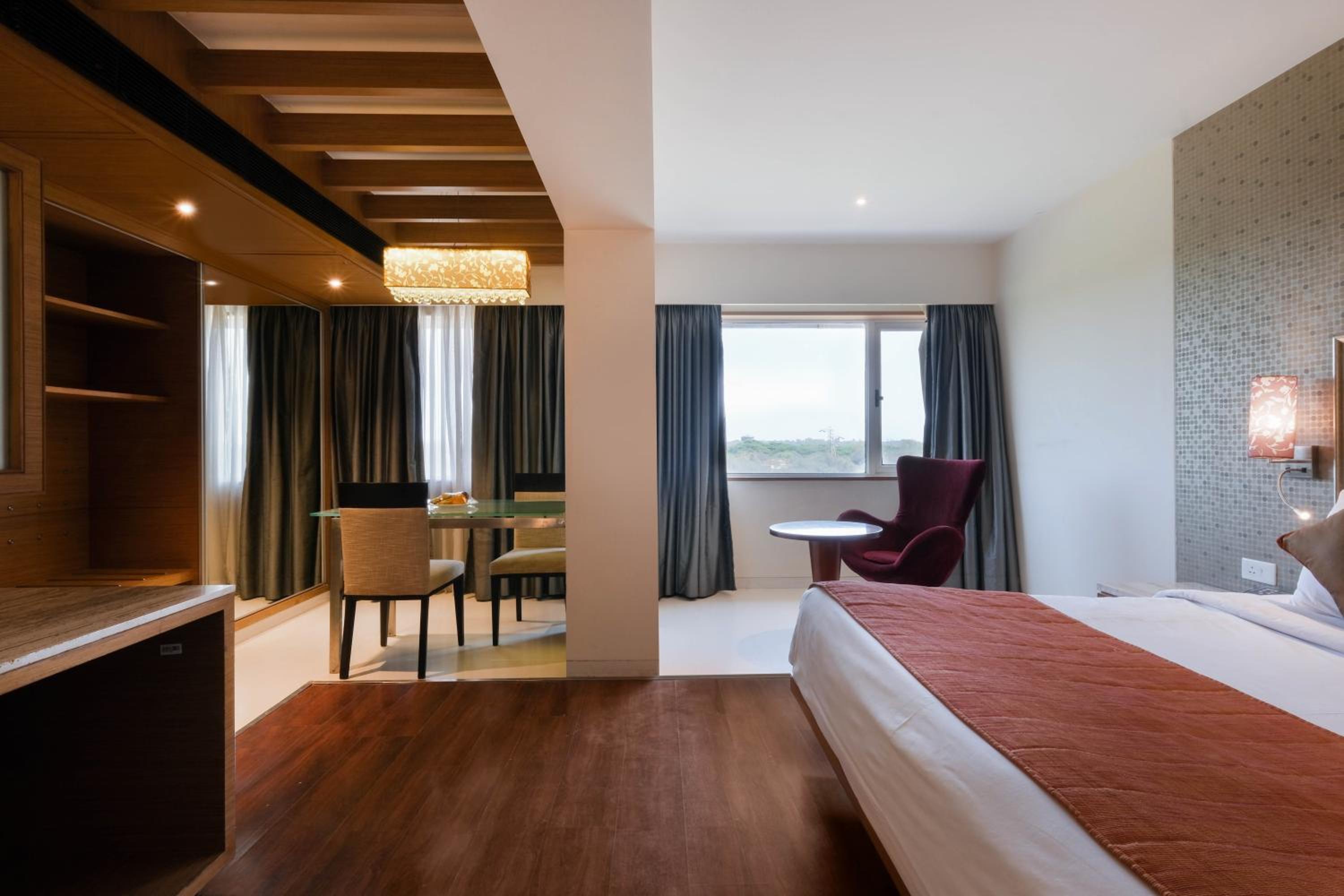 JUNIOR SUITE