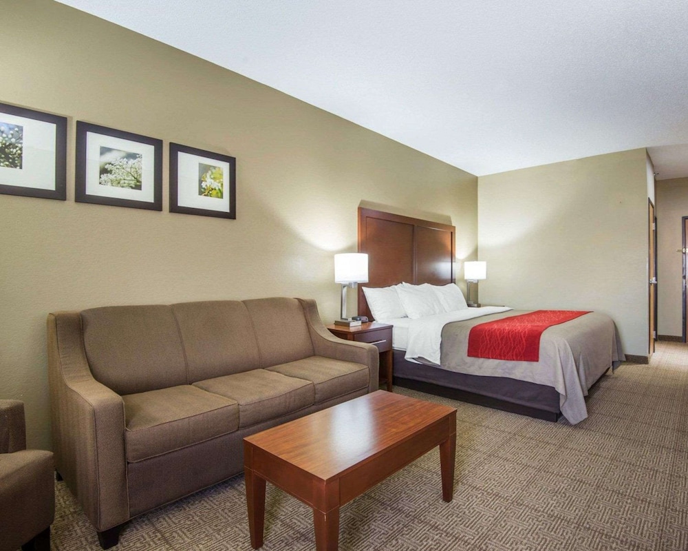 Spark by Hilton Grain Valley Kansas City 17/26