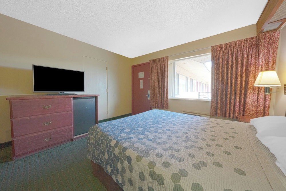 Econo Lodge Convention Center 19/39