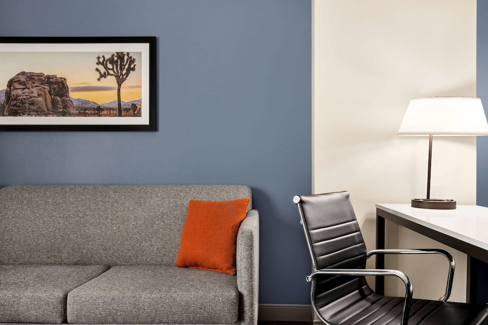 La Quinta Inn & Suites by Wyndham San Bernardino 22/45