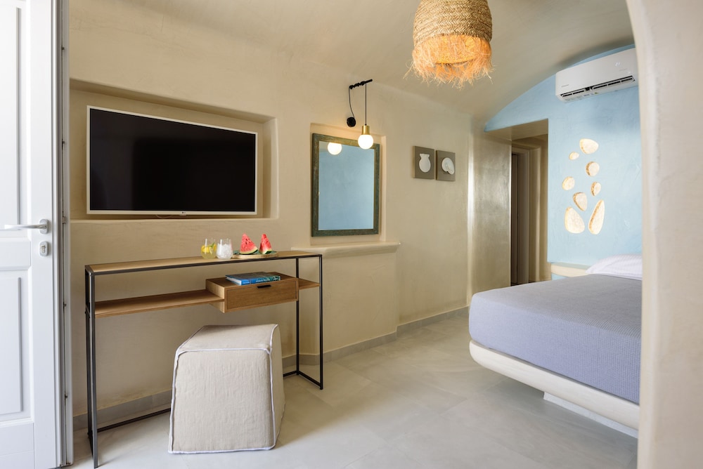 ACRO BLUE LUXURY VILLAS 18/60