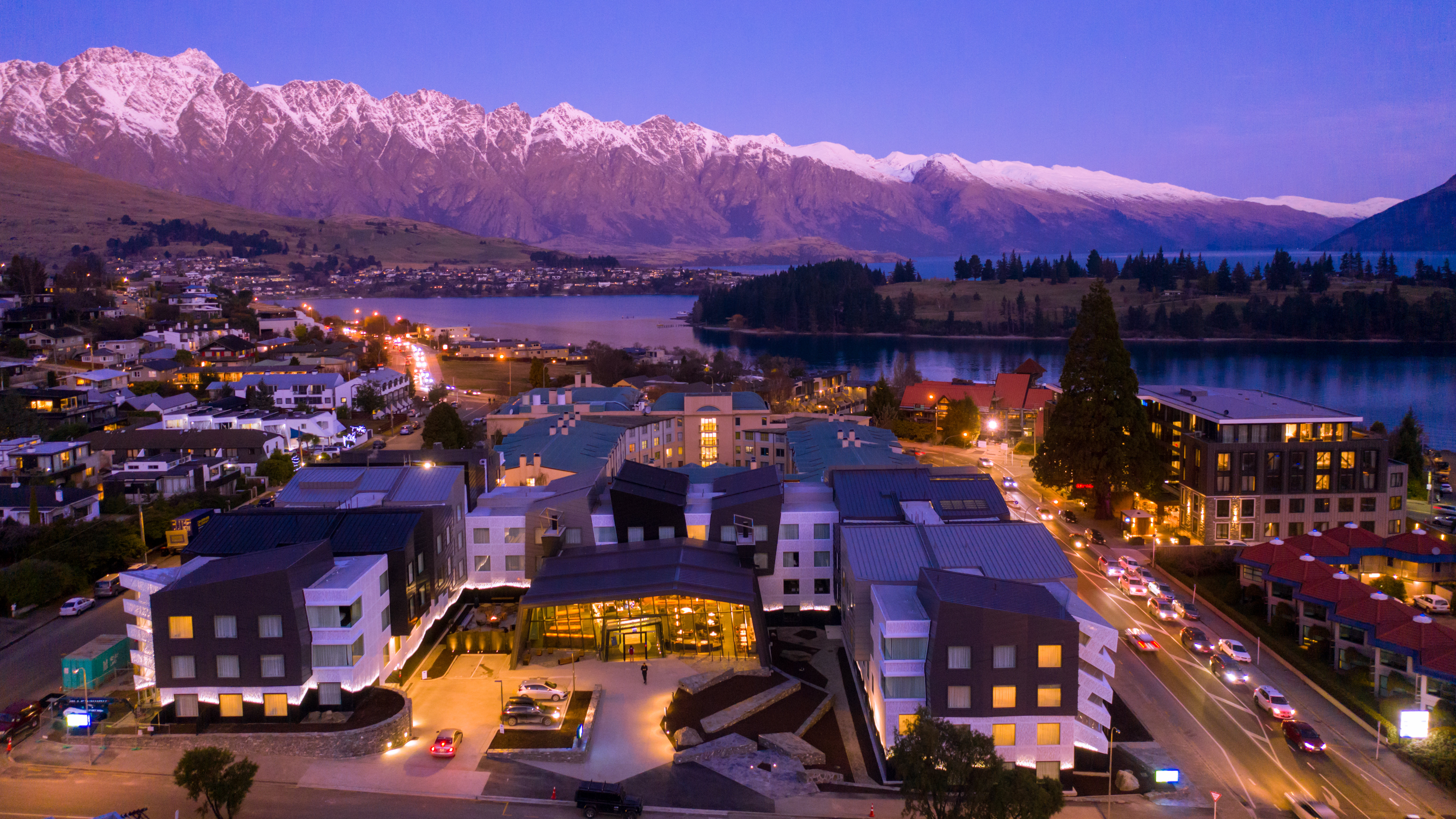Holiday Inn Express And Suites Queenstown 77/79