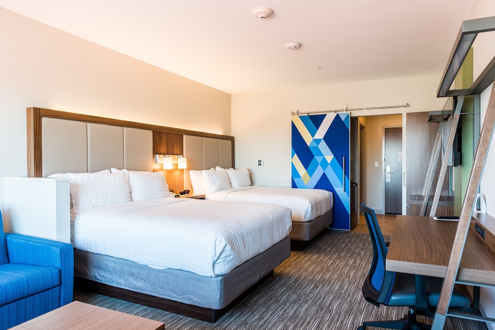 Holiday Inn Express And Suites Madison 18/65
