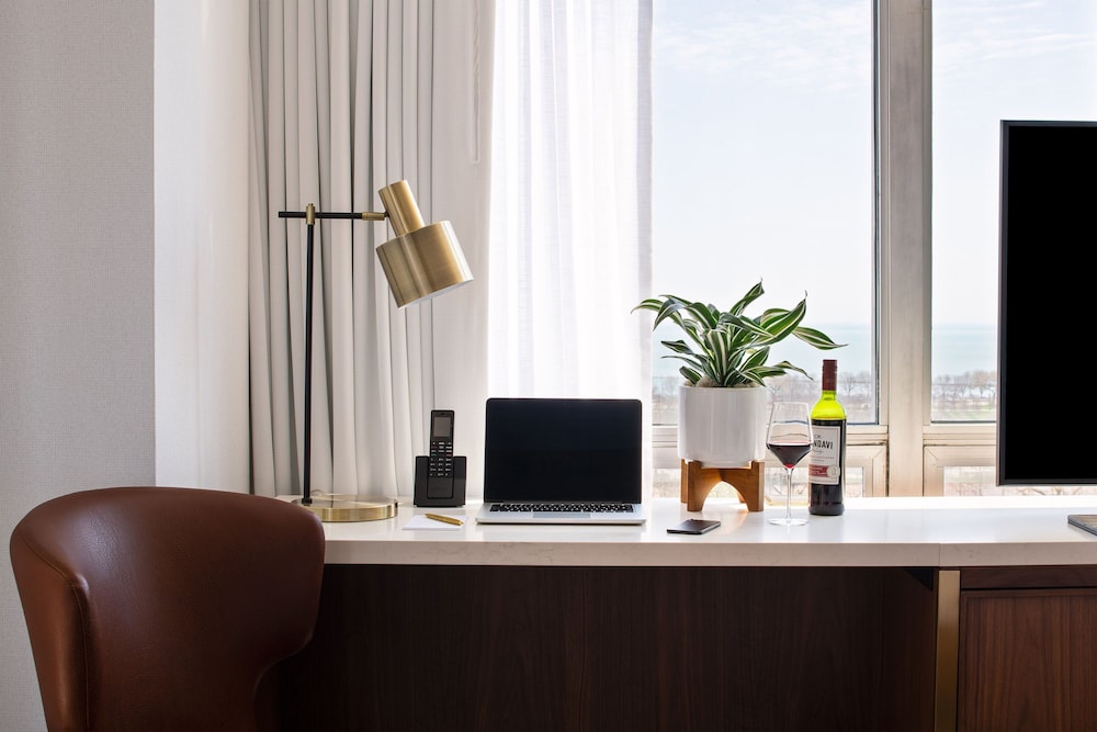 Le Meridien Essex Chicago 44/50