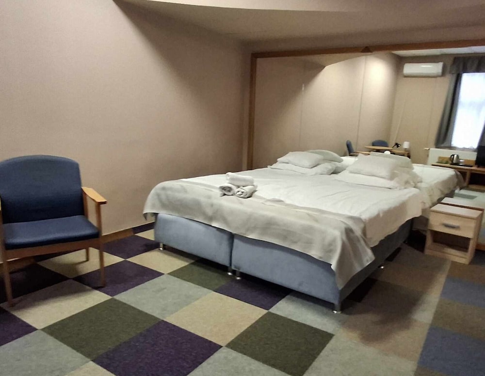 Hotel Unicornis 14/83