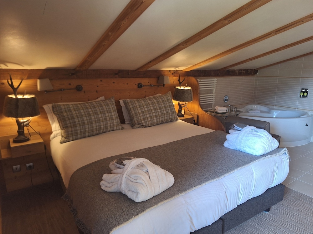 Room at Hotel Les Grands Montets, CHAMONIX