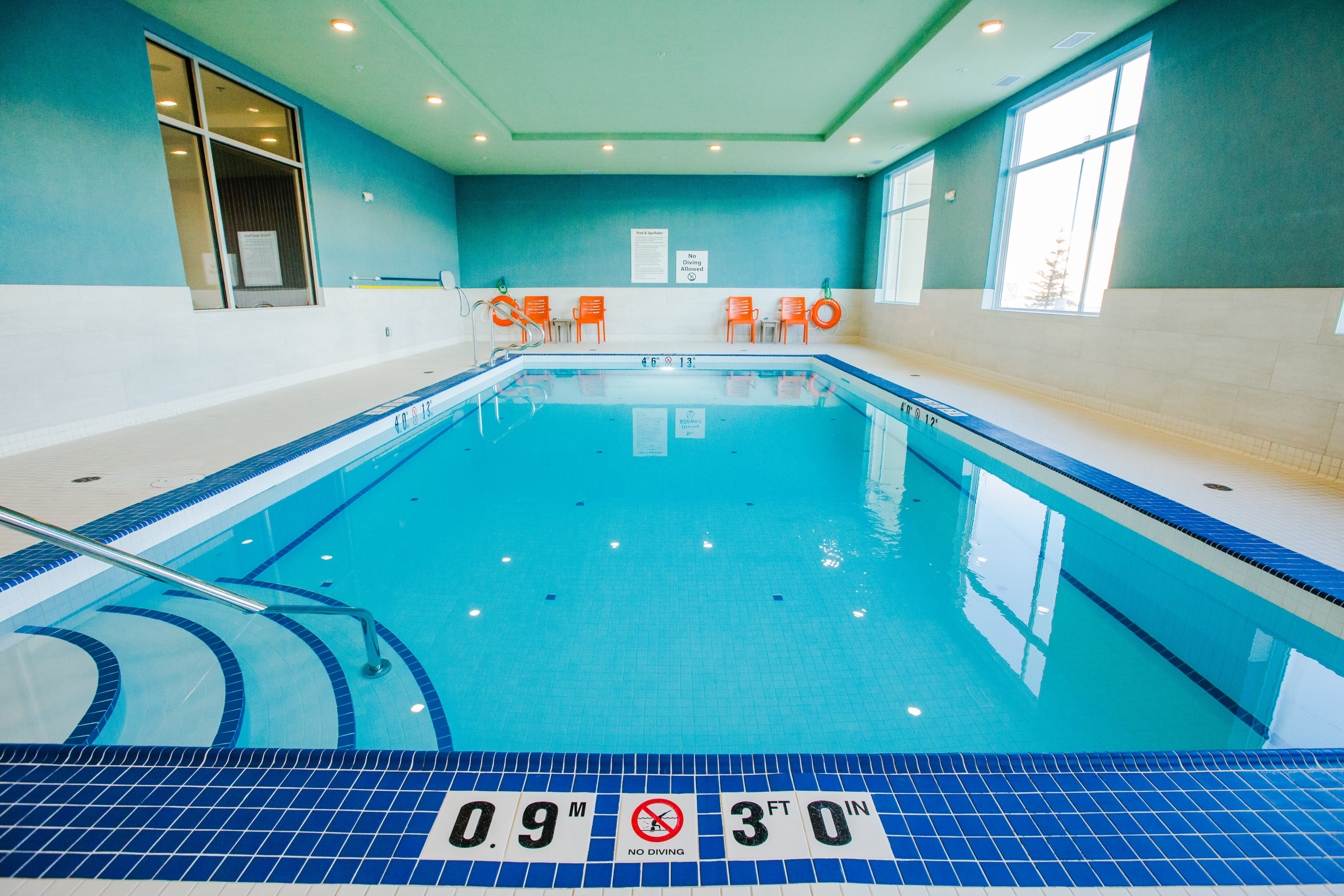 HOLIDAY INN EXPRESS & SUITES WEST EDMONTON-MALL AREA 44/73