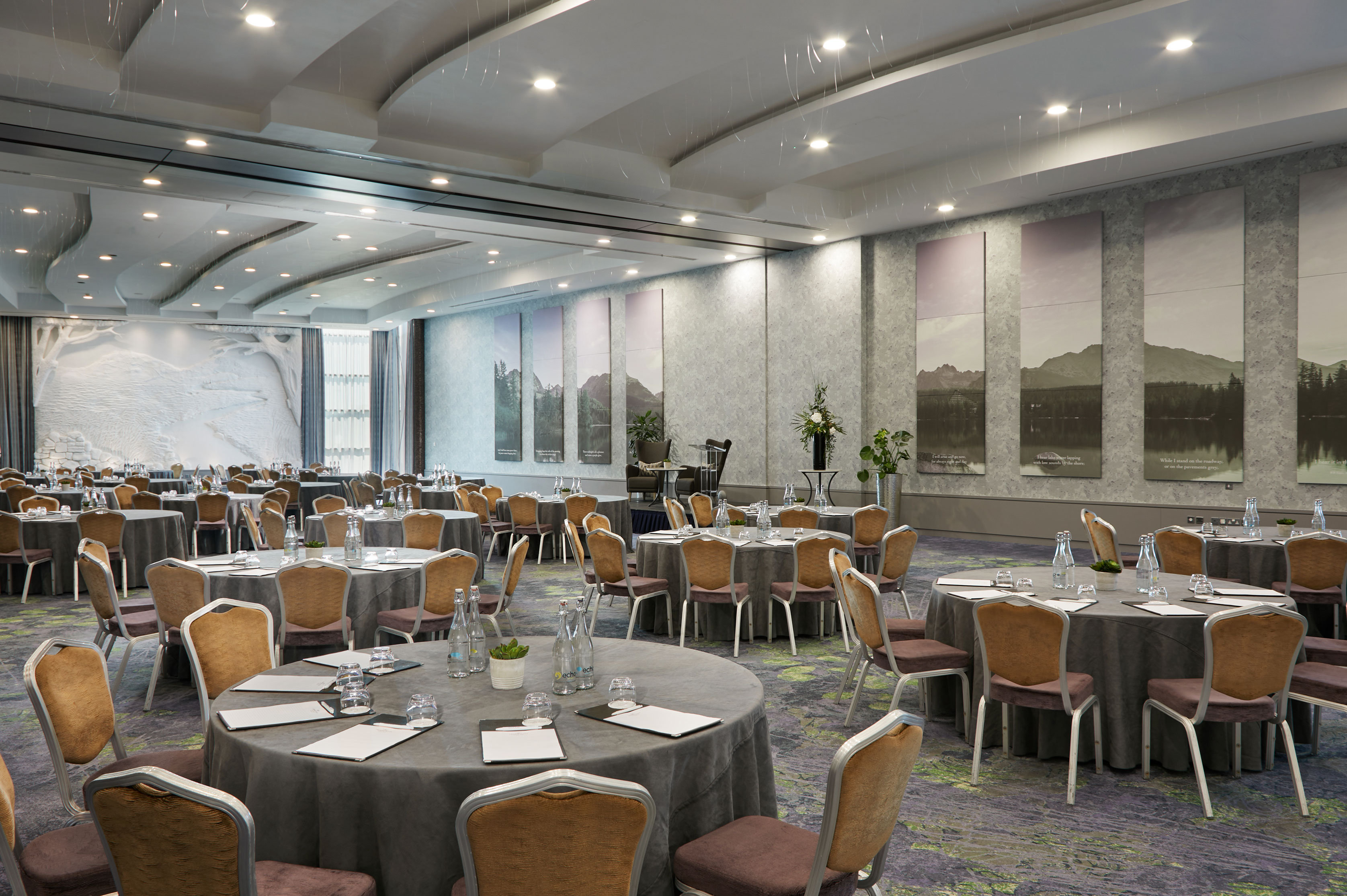 CROWNE PLAZA BLANCHARDSTOWN 67/76