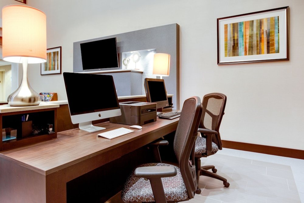 Holiday Inn Express & Suites I-95 Capitol Beltway-Largo 46/57