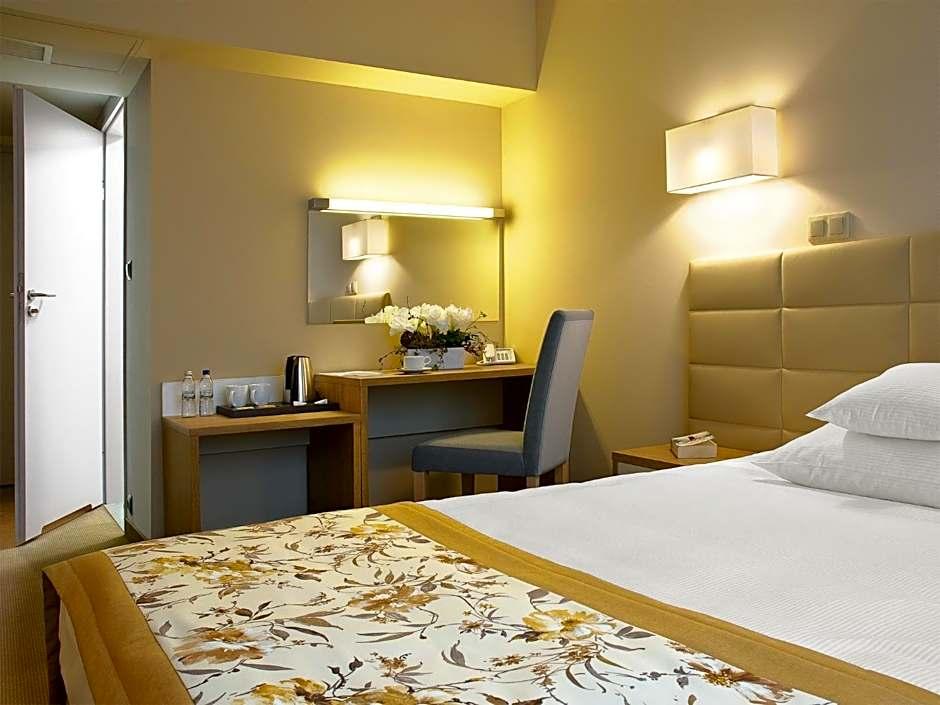Hotel Petropol 6/25