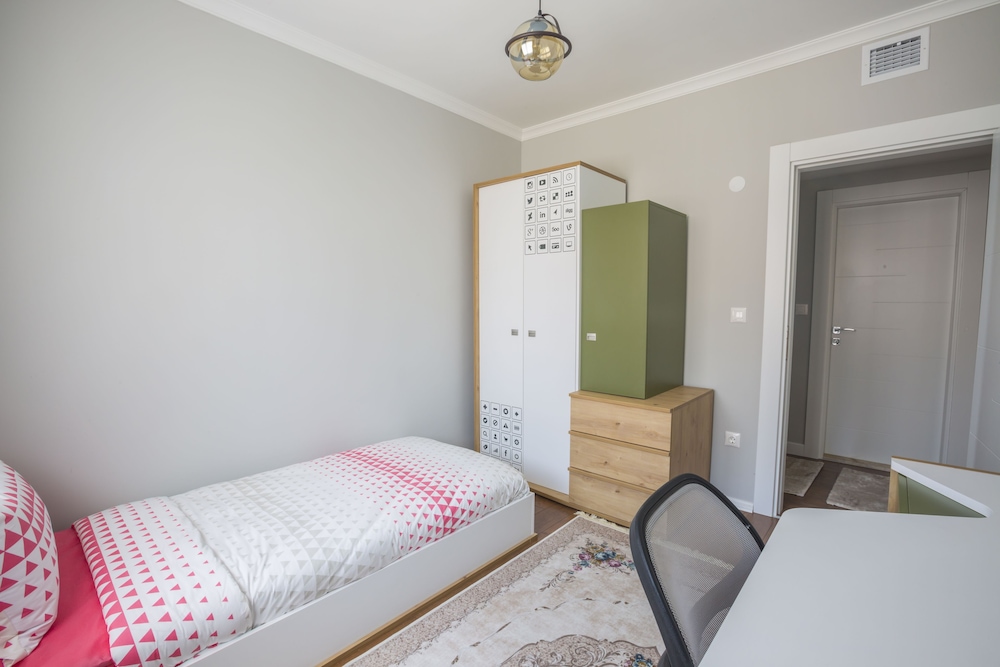 Royal Comfort Hotel 16/50
