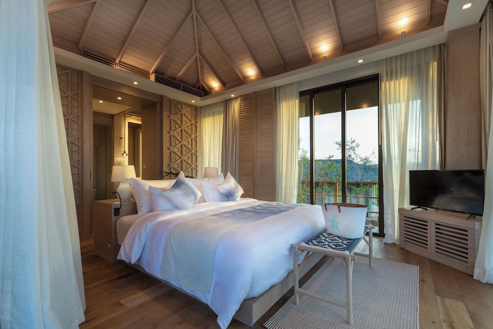 Villa, King Bed, Ocean View, with Pool