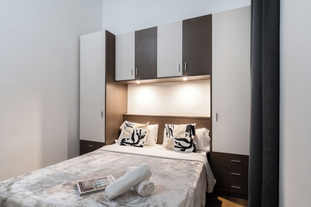 Economy, Queen Bed