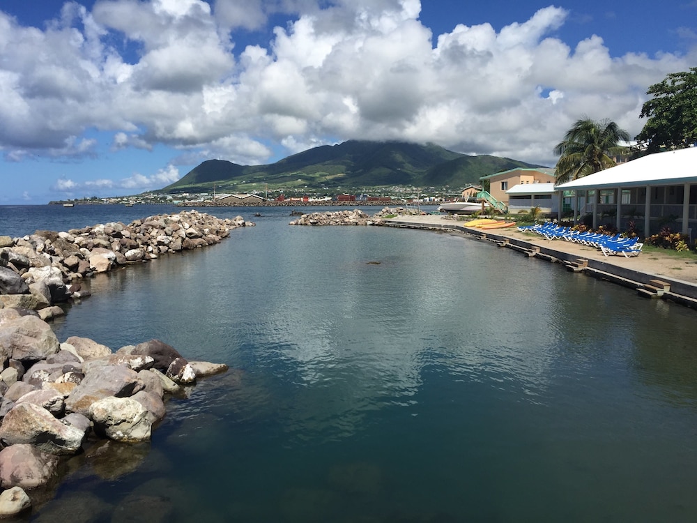 BIRD ROCK BEACH HOTEL 6/47