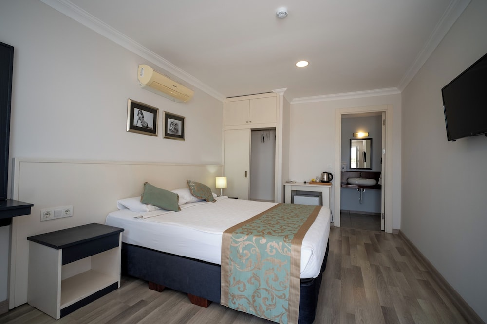 Artemis Hotel 28/69