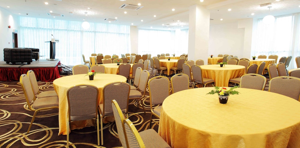 Symphony Suites Hotel 27/31