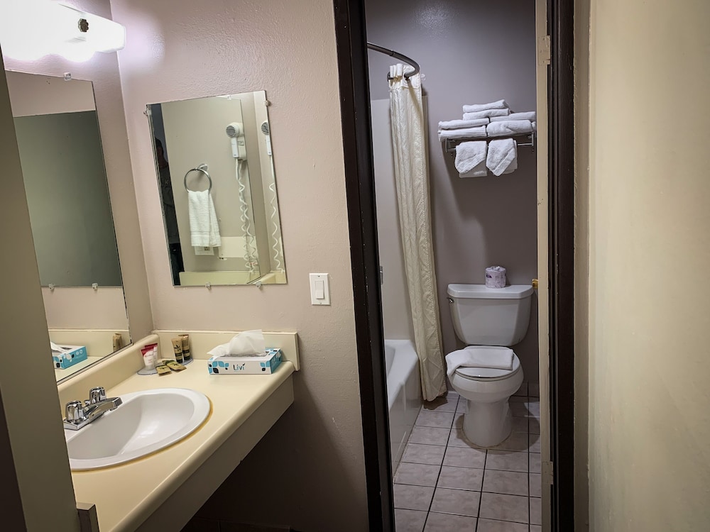 Ventura Grand Inn 38/39