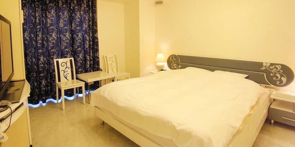 غرفة قياسية بسرير كوين، V Hotel - Adults Only 10/10