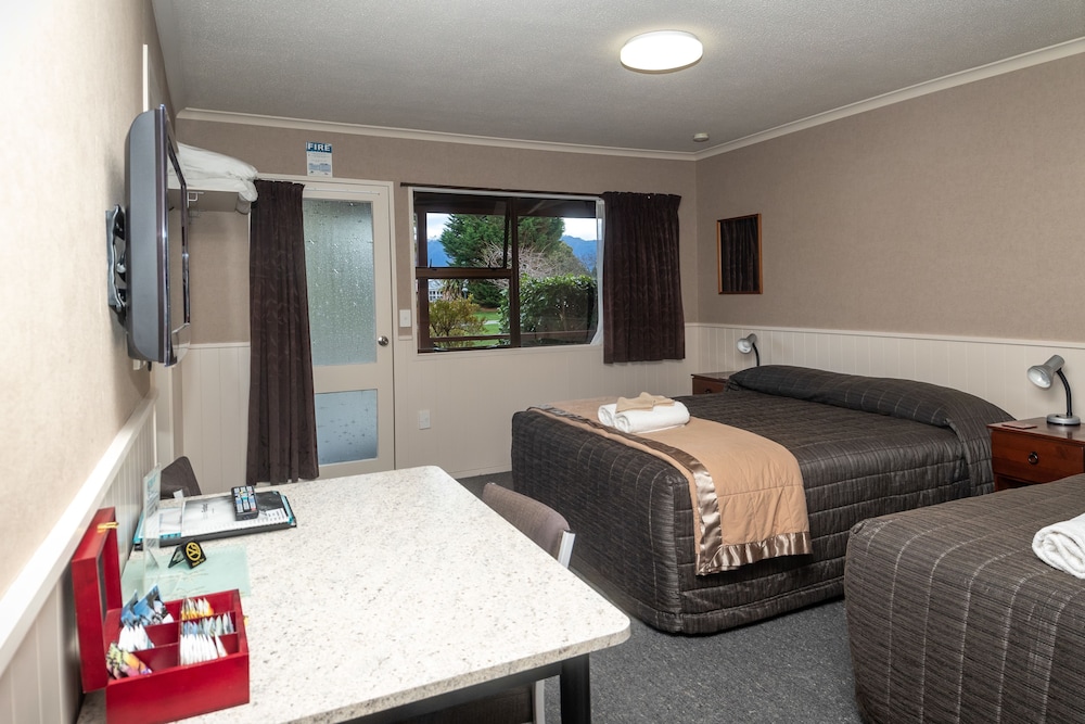 Te Anau Top 10 Holiday Park 27/58