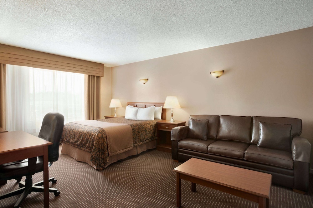Travelodge By Wyndham Simcoe 28/50