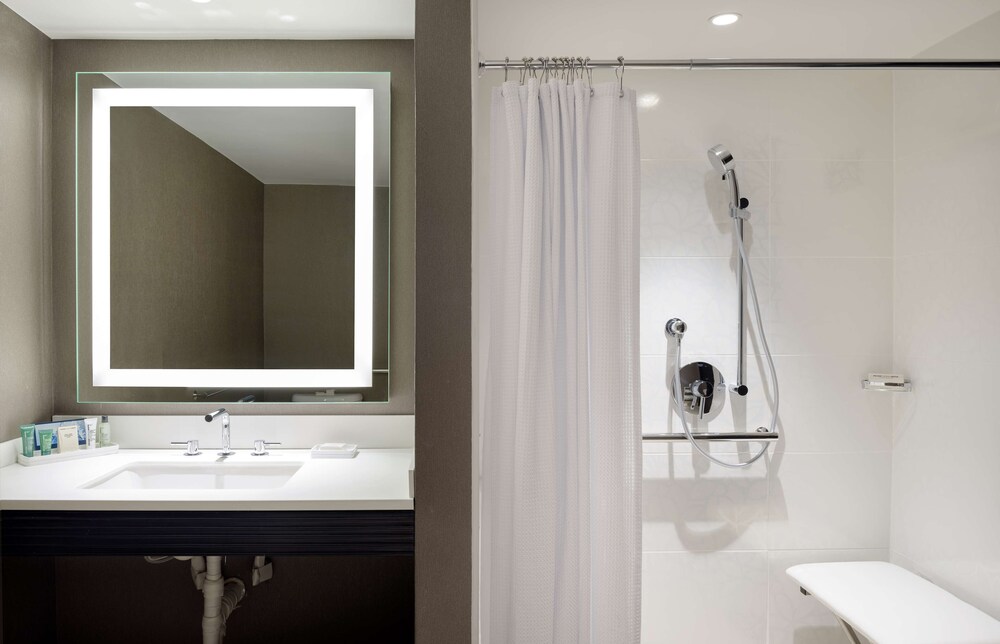 Hilton Woodland Hills Los Angeles 13/67