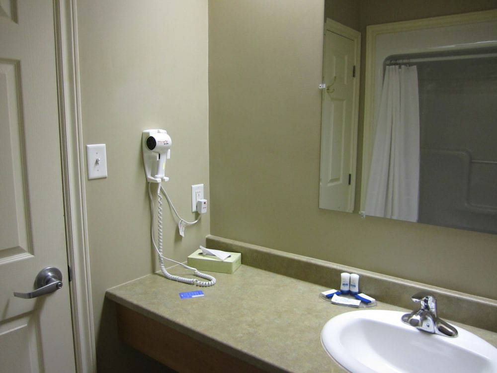 Auberge Bouctouche Inn & Suites 21/49