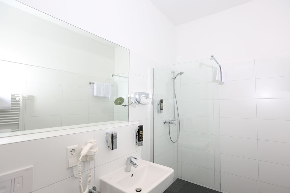 H24 Hoteltow 34/34