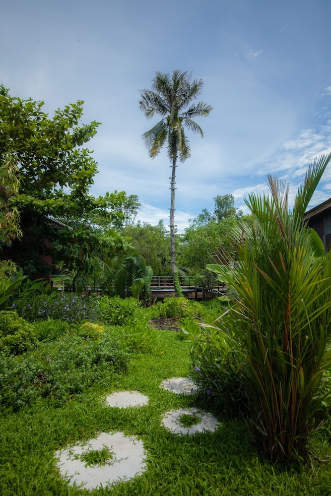 Trat 101 Hotel 60/66