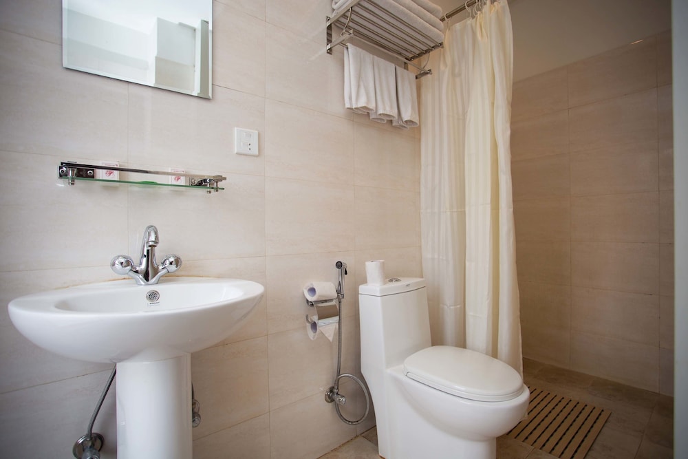 Hotel Jay Suites 74/75