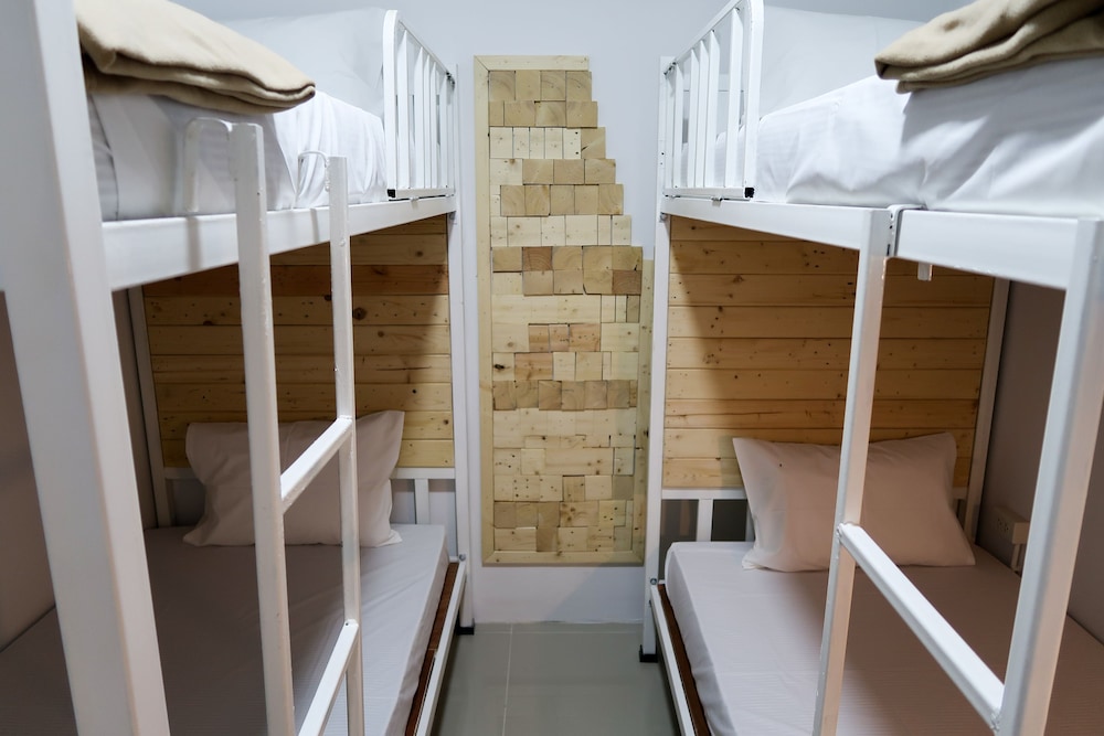 Baan Urt Suratthani Airport Hotel 29/66