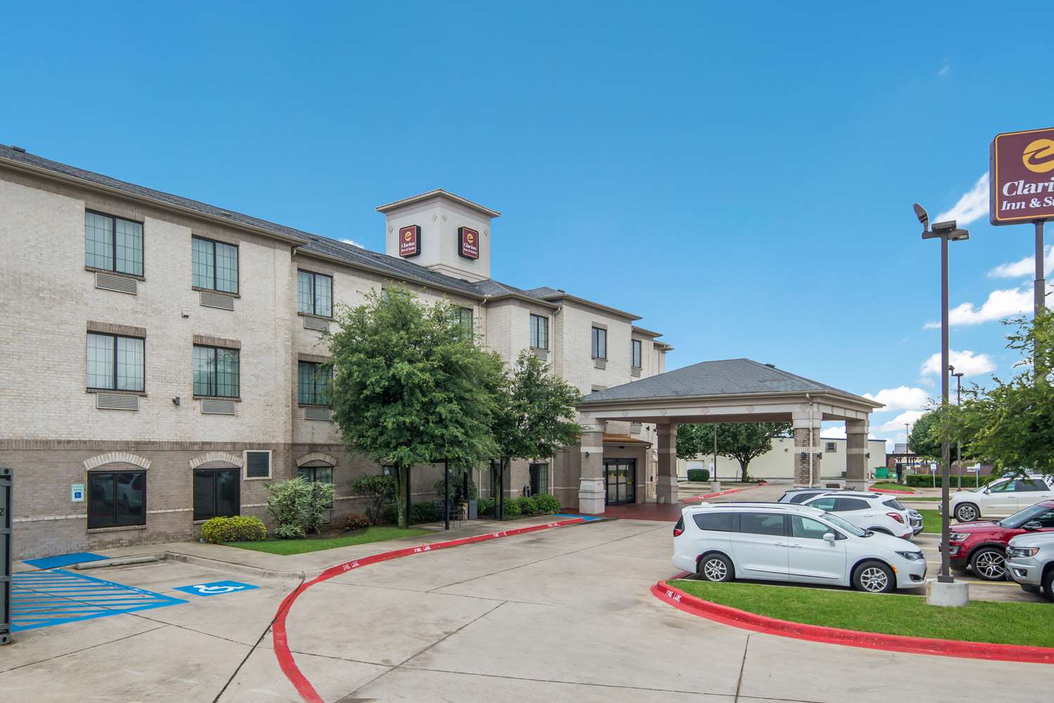 Clarion Inn & Suites Weatherford South 32/33