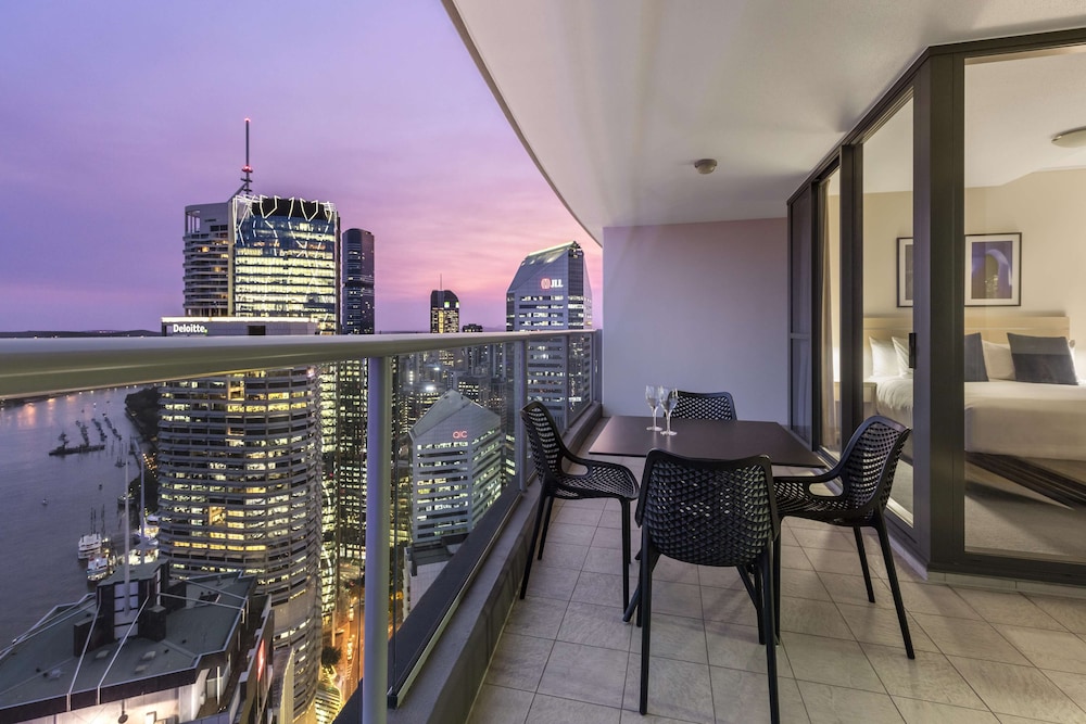 Oaks Brisbane Aurora Suites 55/74