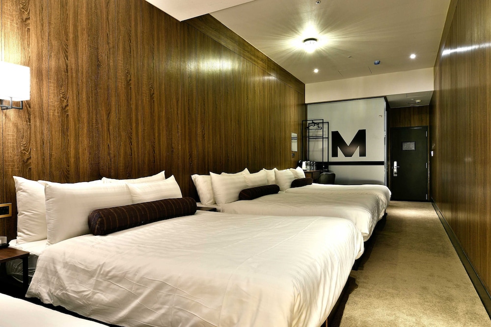 Family, 3 Double Beds, No Window