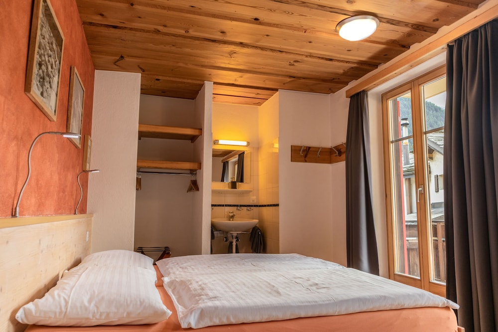 Hotel Bahnhof 14/50